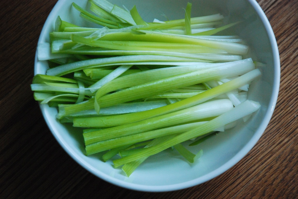 Spring onions in bowl