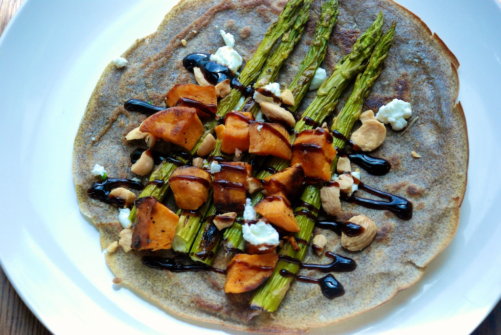 Crêpe with goat cheese, almonds and roasted vegetables