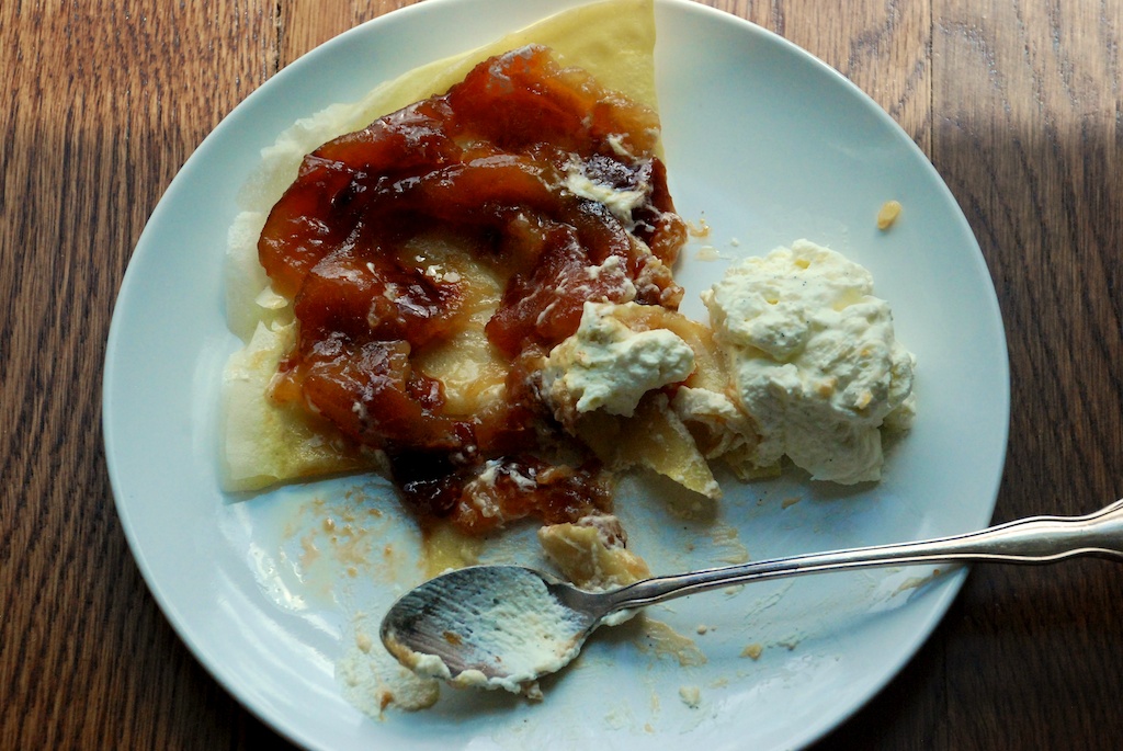 Crêpe with tatin apples and whipped cream