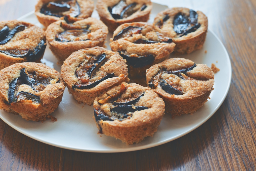 fig and hazelnut muffins